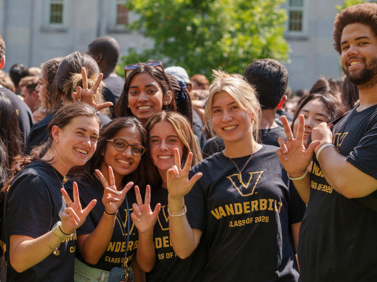 First year Vanderbilt students gather on Martha Rivers Ingram Commons for the class of 2026 photo.