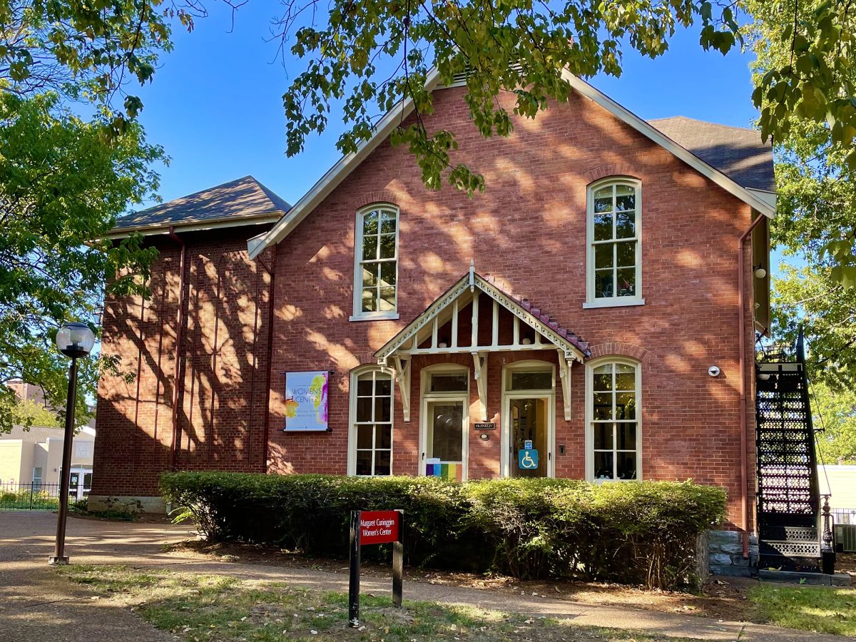 three women making peacesigns